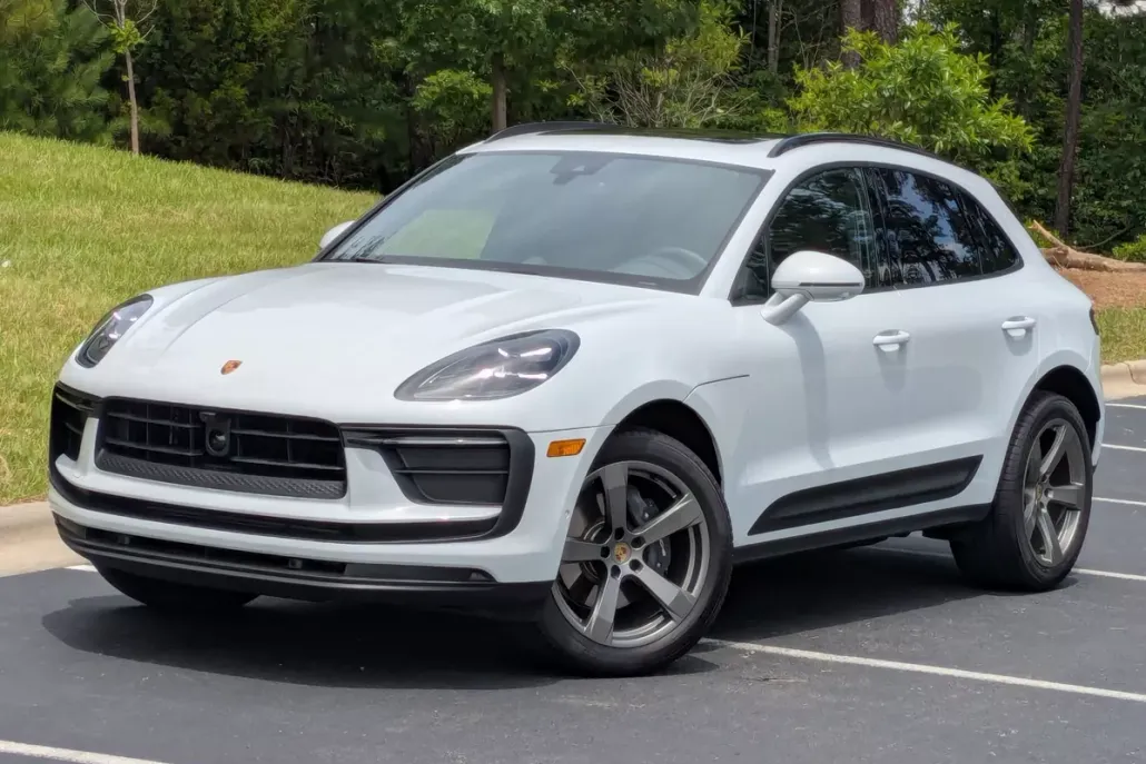 2024 Porsche Macan T photo 1