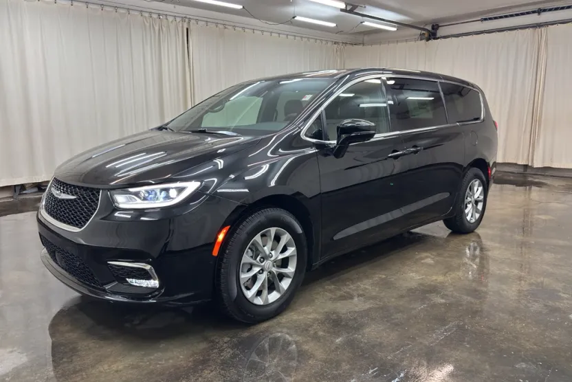 2026 Chrysler Pacifica photo 1