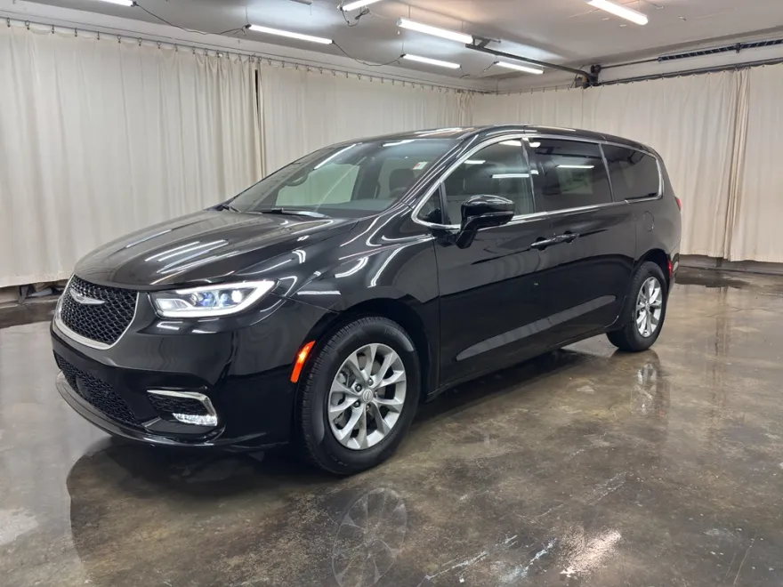 2026 Chrysler Pacifica photo 1
