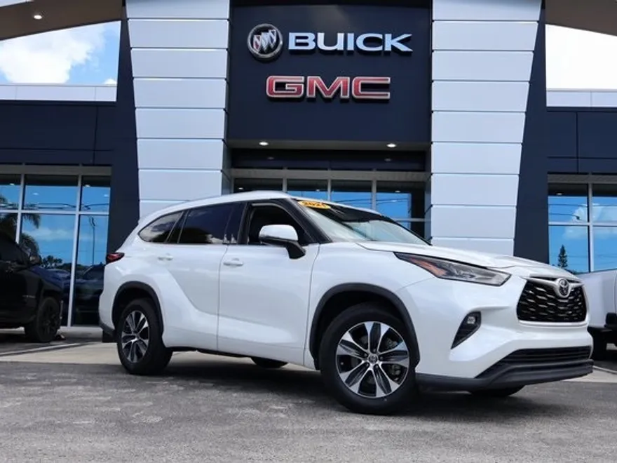 2021 Toyota Highlander XLE photo 1