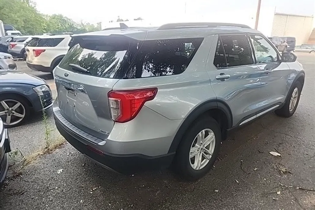 2022 Ford Explorer XLT photo 1