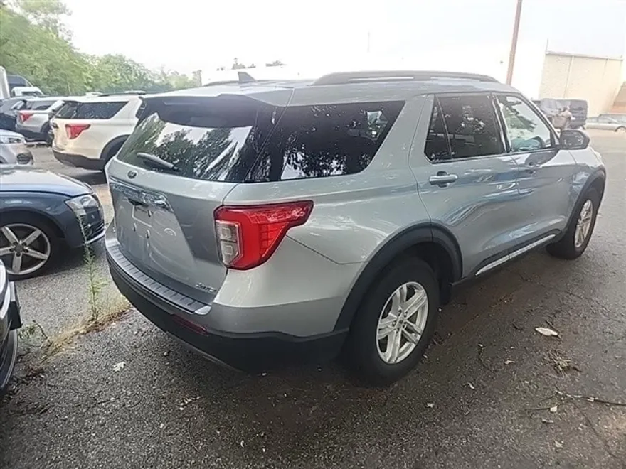 2022 Ford Explorer XLT photo 1