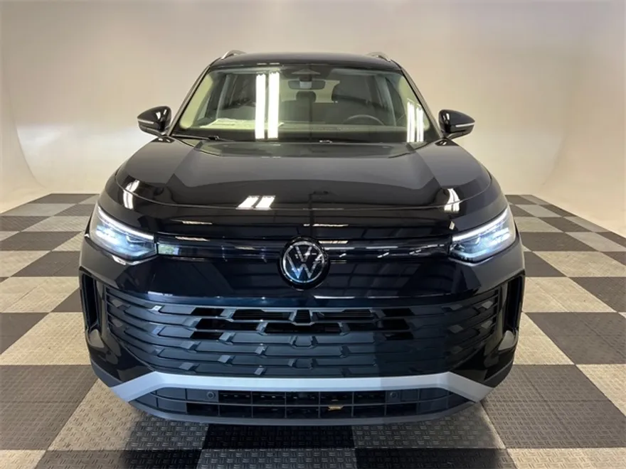 2025 Volkswagen Tiguan SE photo 1