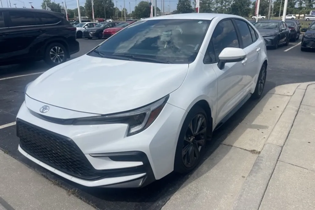 2024 Toyota Corolla SE photo 1