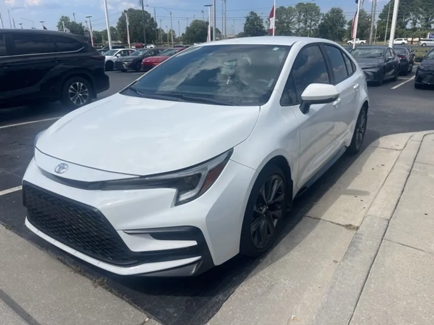 2024 Toyota Corolla SE photo 1
