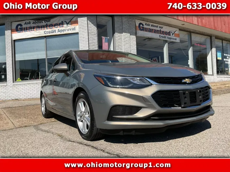 2018 Chevrolet Cruze LT photo 1