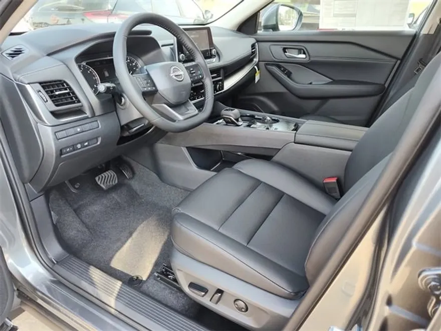 2026 Nissan Rogue SV photo 1