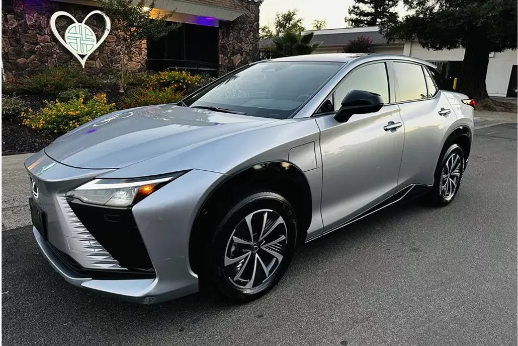 2024 Lexus RZ 300e Premium photo 1