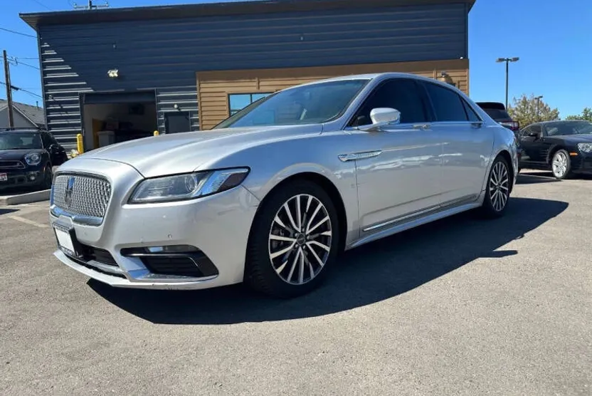 2017 Lincoln Continental Select photo 1