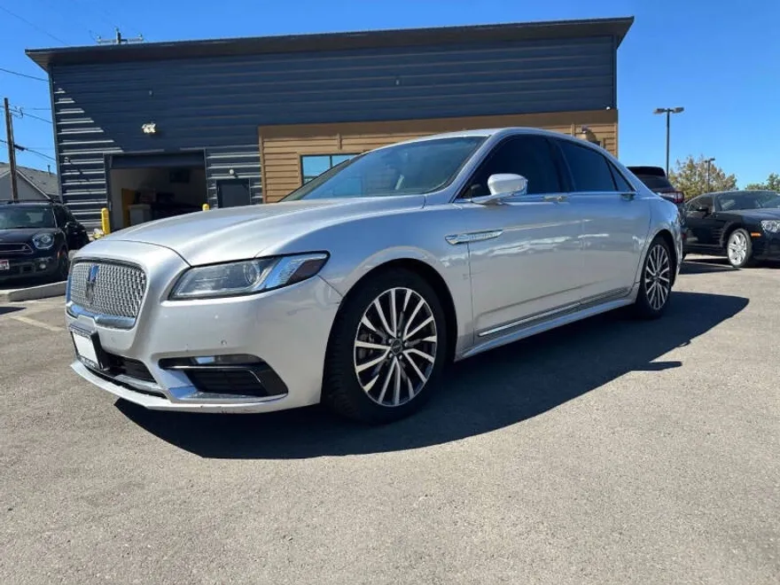 2017 Lincoln Continental Select photo 1