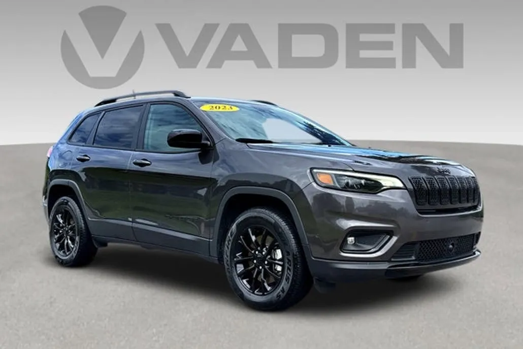2023 Jeep Cherokee Altitude Lux photo 1