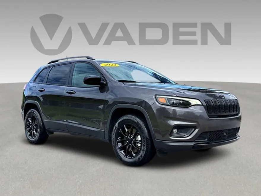 2023 Jeep Cherokee Altitude Lux photo 1