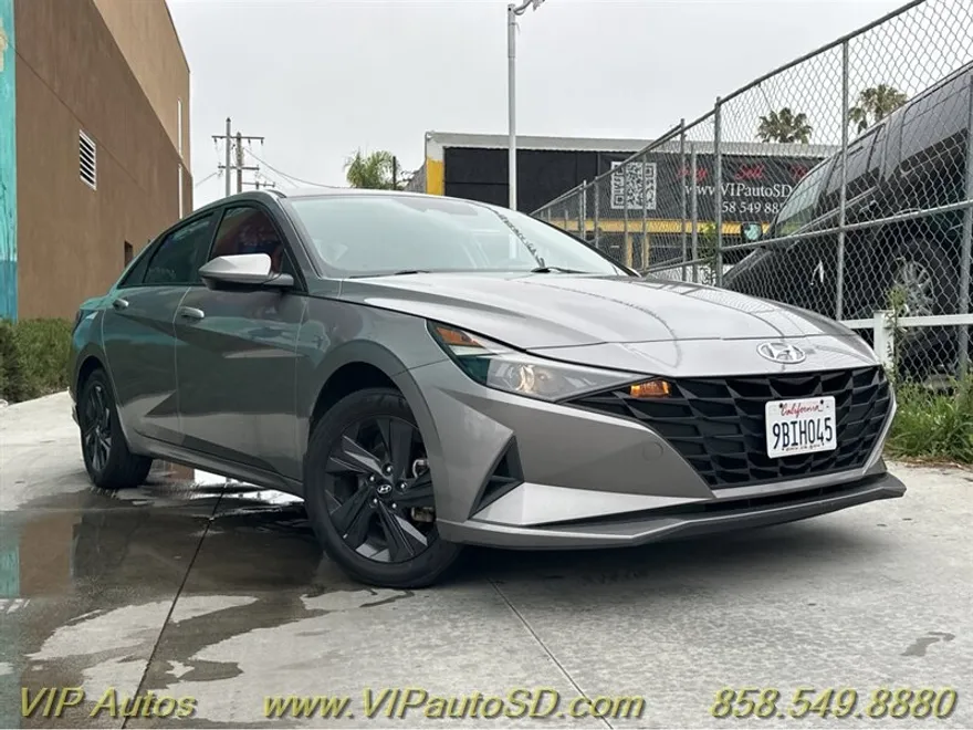2022 Hyundai Elantra SEL photo 1