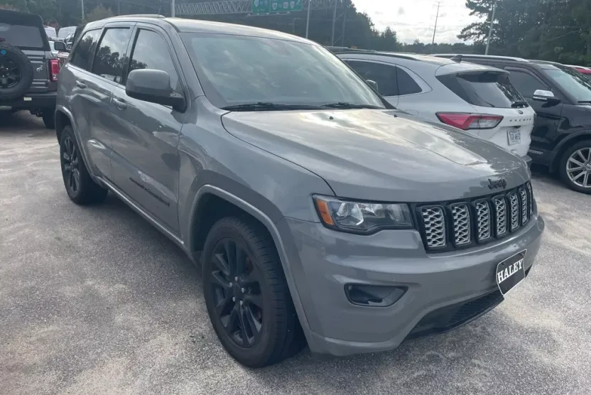 2019 Jeep Grand Cherokee Altitude photo 1
