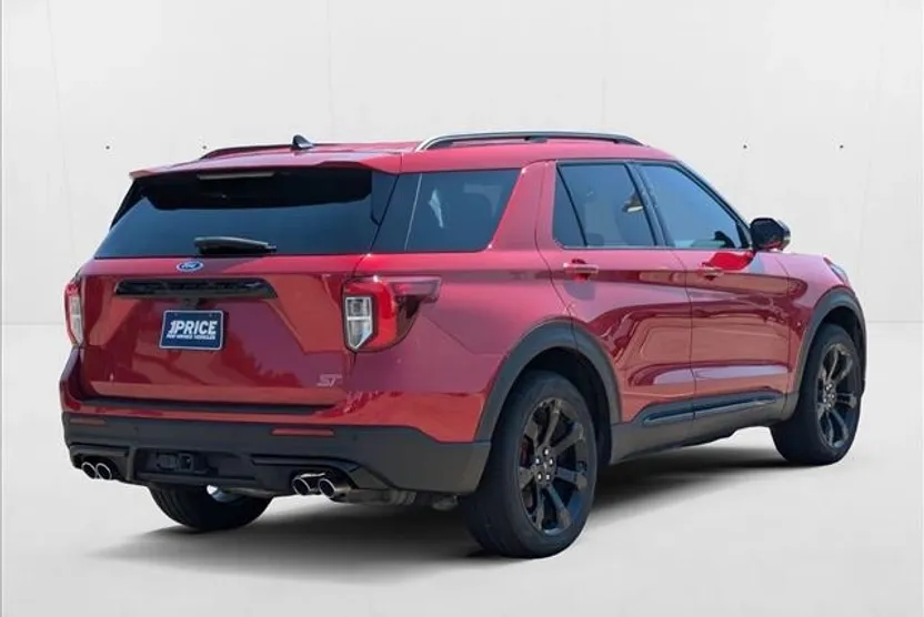 2024 Ford Explorer ST photo 1