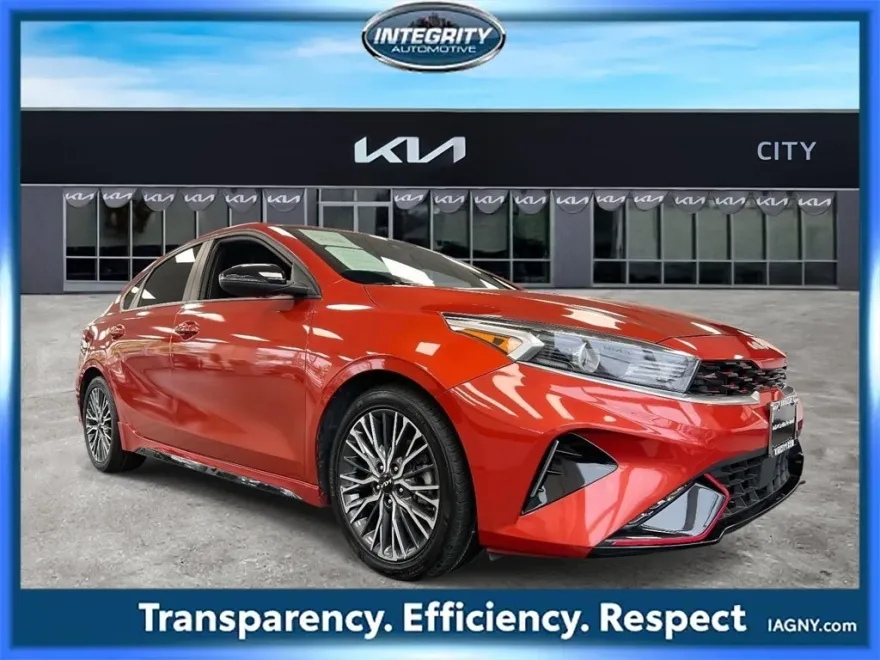 2023 Kia Forte GT-Line photo 1