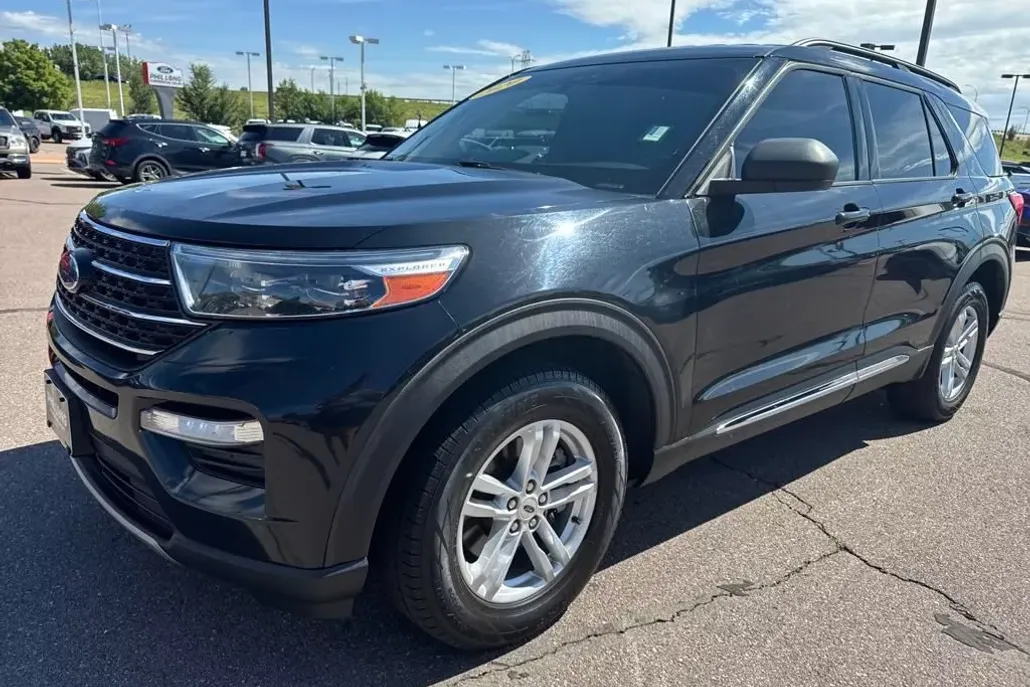 2020 Ford Explorer XLT photo 1