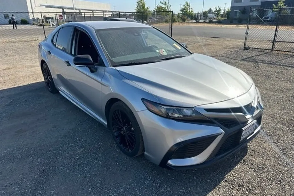 2022 Toyota Camry Hybrid photo 1