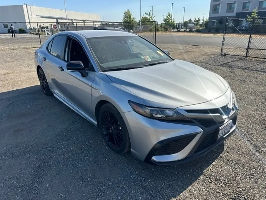 2022 Toyota Camry Hybrid photo 1