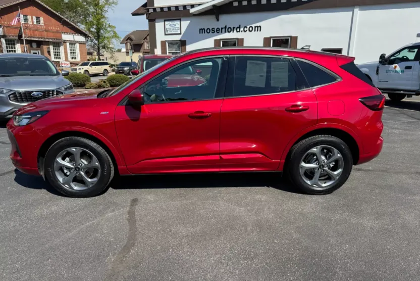 2023 Ford Escape ST-Line photo 1