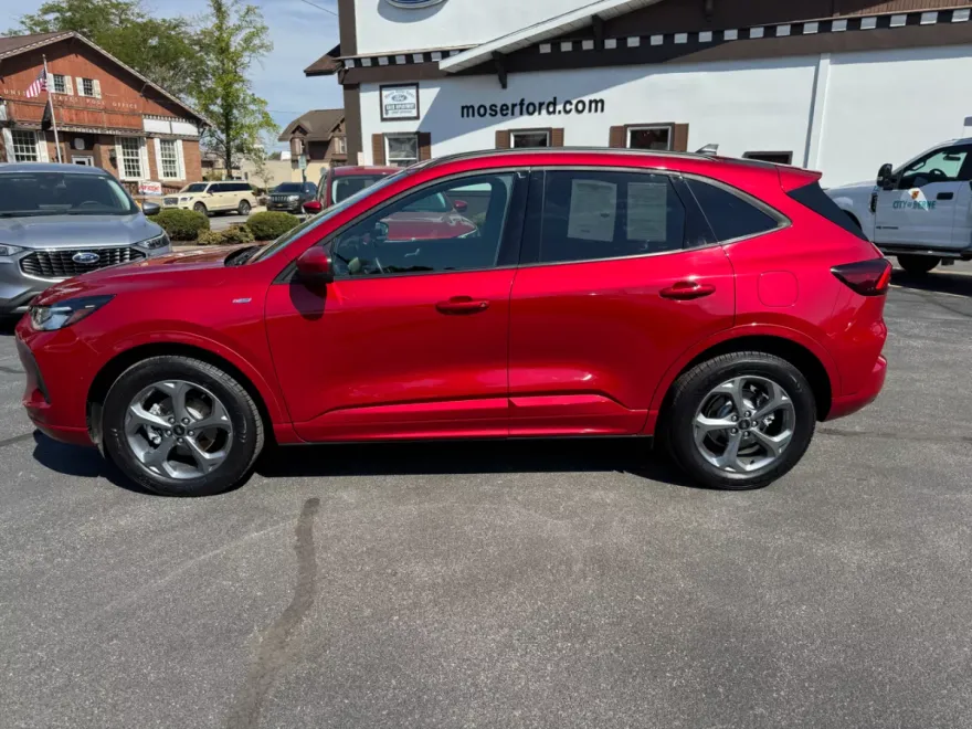 2023 Ford Escape ST-Line photo 1