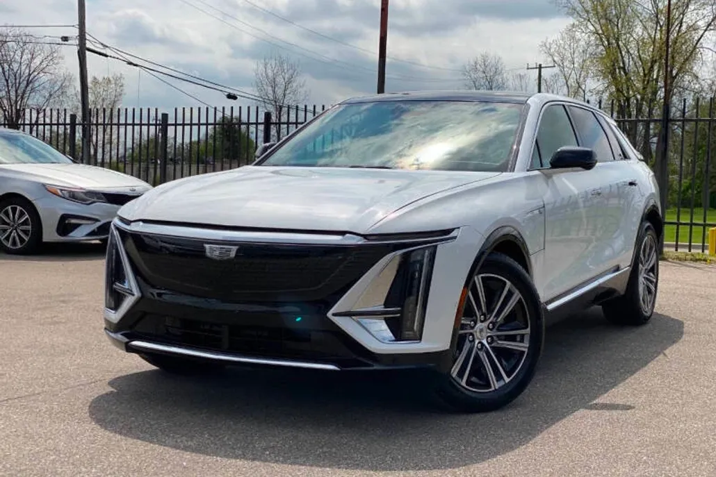 2024 Cadillac Lyriq Luxury photo 1