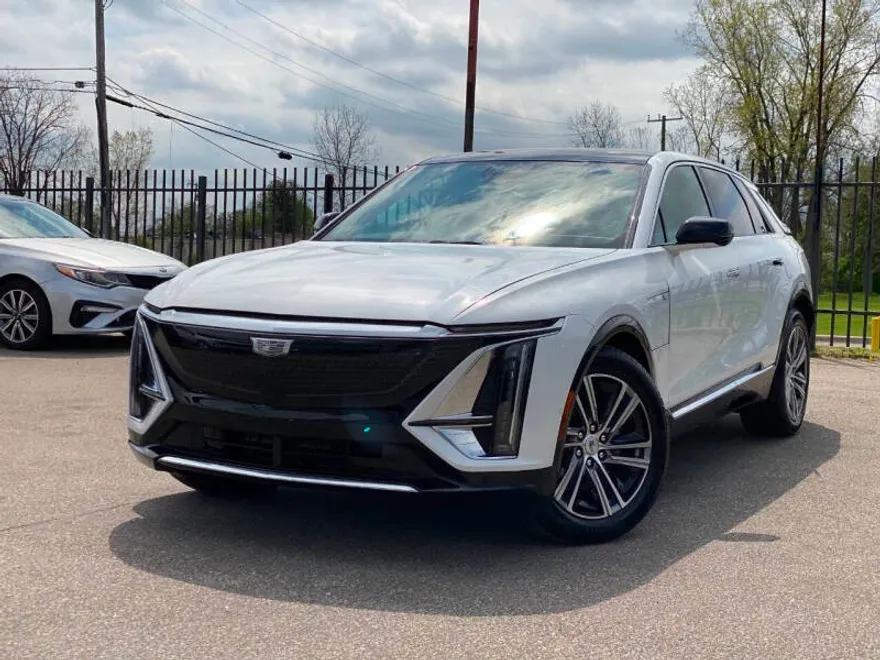 2024 Cadillac Lyriq Luxury photo 1