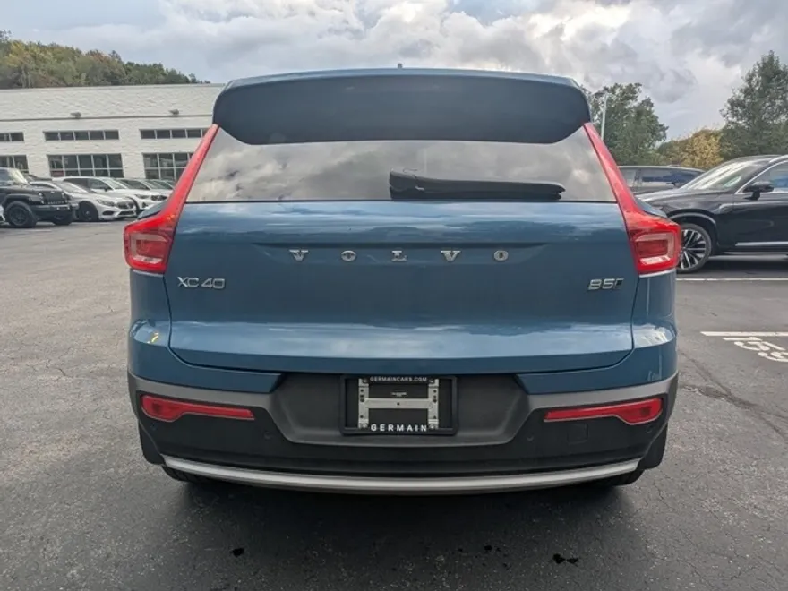 2025 Volvo XC40 Plus photo 1