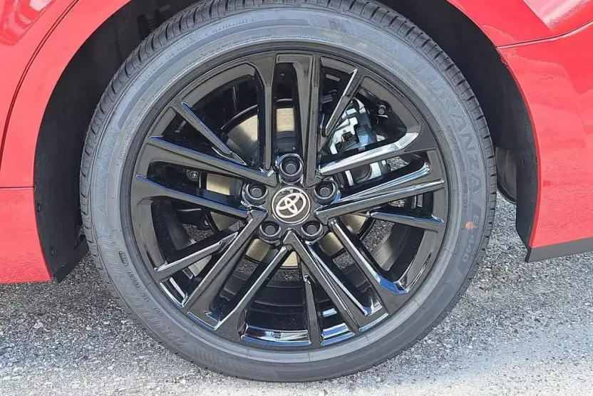 2025 Toyota Camry SE photo 1