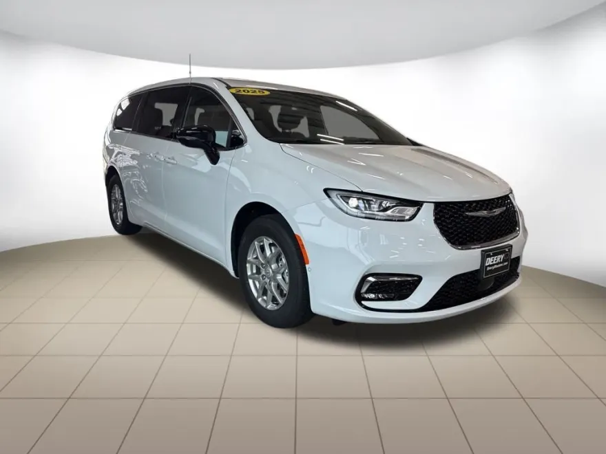2025 Chrysler Pacifica photo 1
