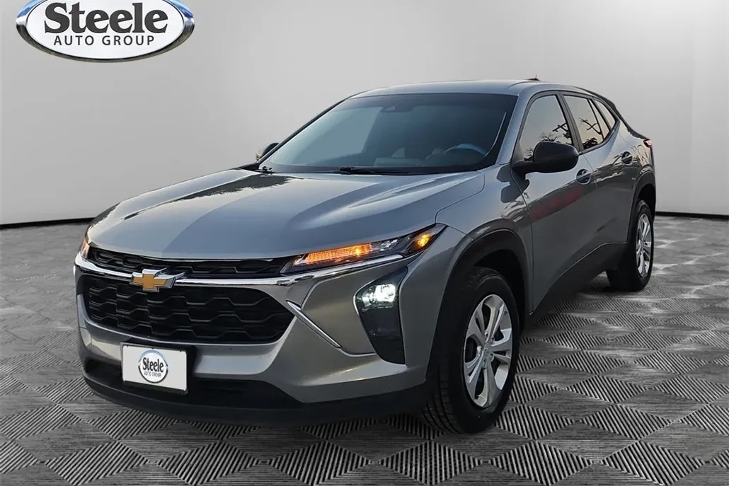 2024 Chevrolet Trax LS photo 1