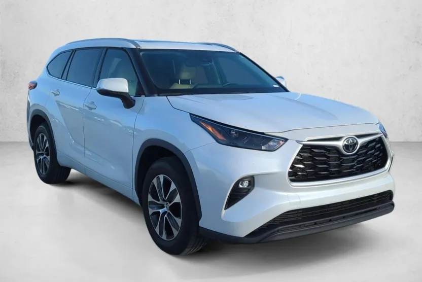 2022 Toyota Highlander XLE photo 1