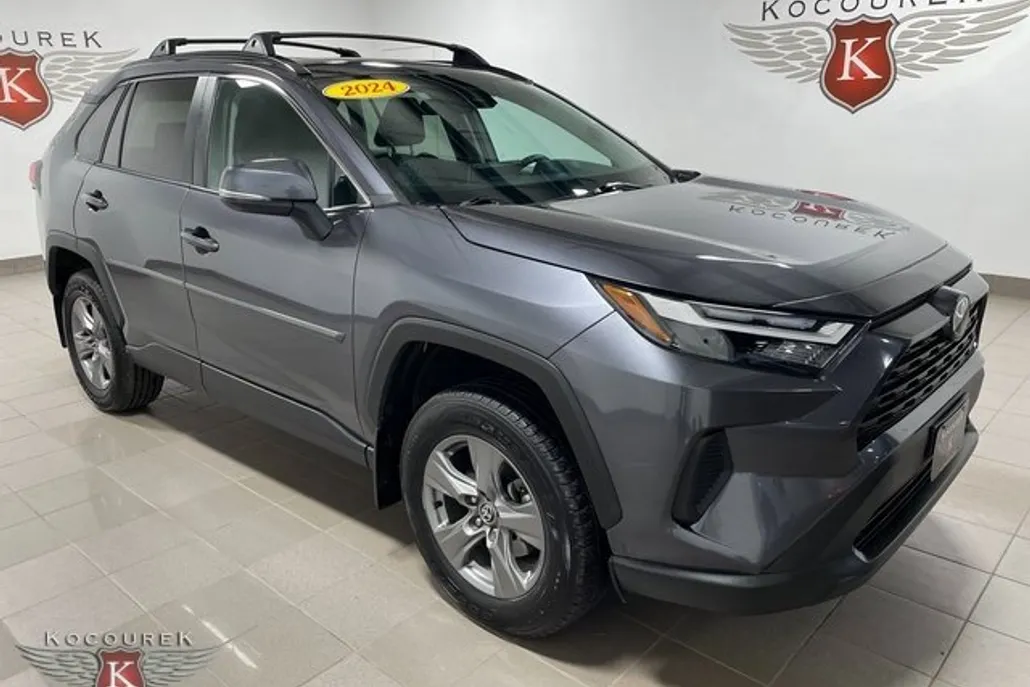 2024 Toyota RAV4 XLE photo 1