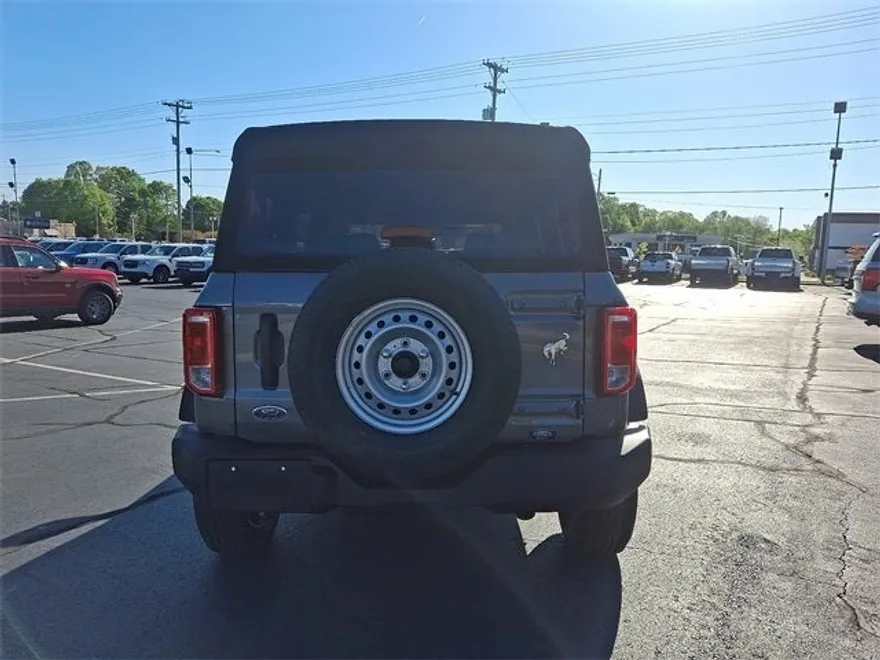2025 Ford Bronco Base photo 6