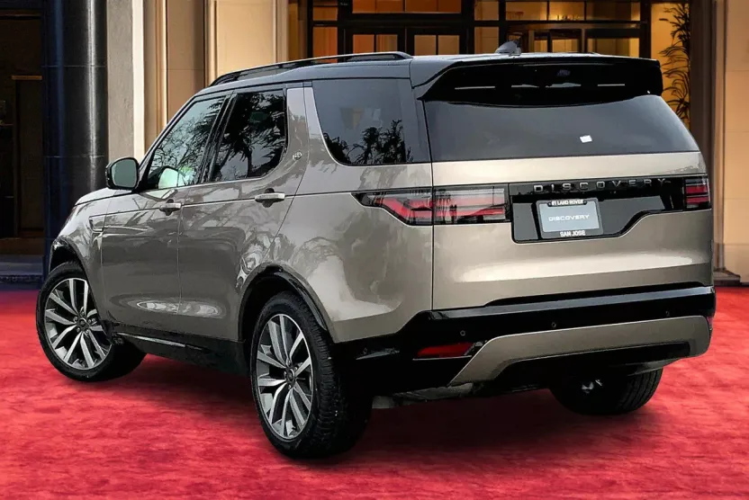 2025 Land Rover Discovery SE photo 1