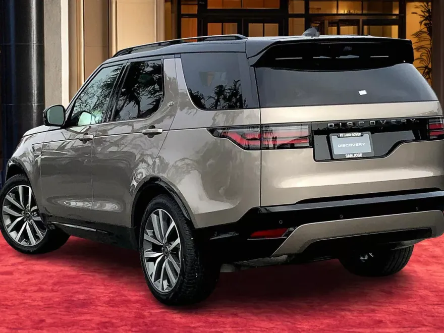 2025 Land Rover Discovery P360 Dynamic SE photo 1
