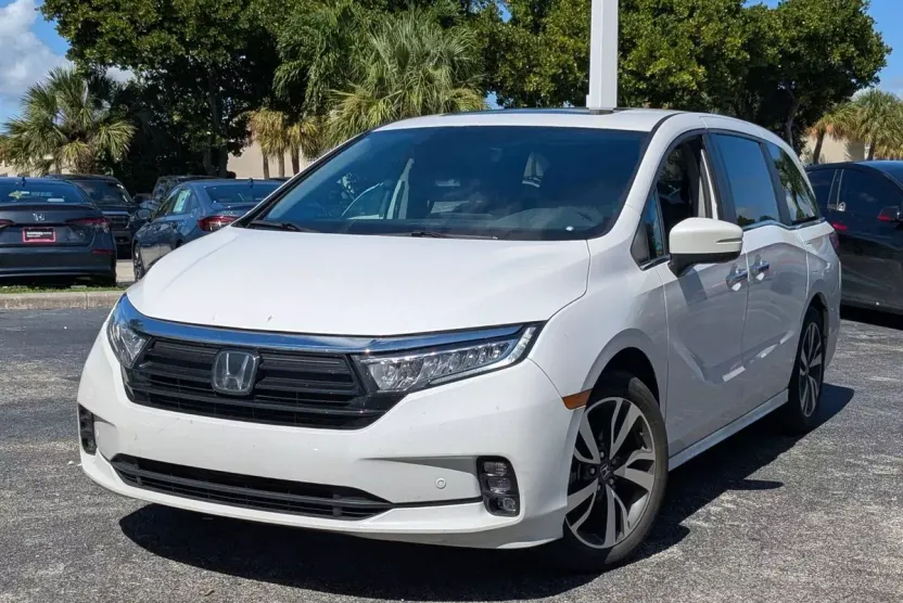 2024 Honda Odyssey Touring photo 1