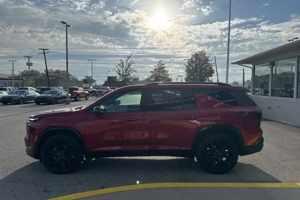 2024 Chevrolet Traverse RS photo 1