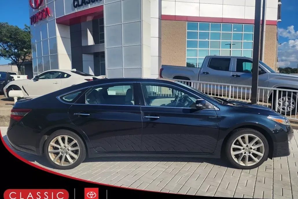 2015 Toyota Avalon Limited photo 1