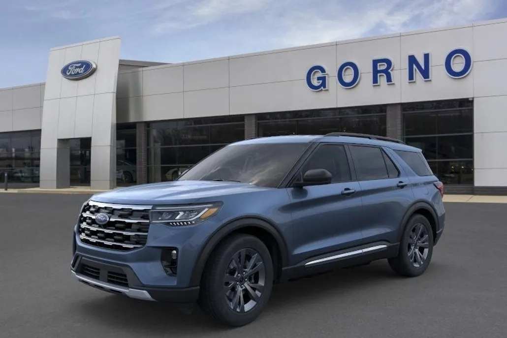 2025 Ford Explorer photo 1