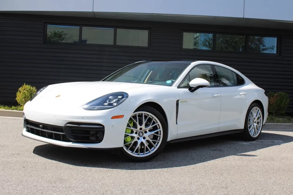 2023 Porsche Panamera E-Hybrid 4 photo 1
