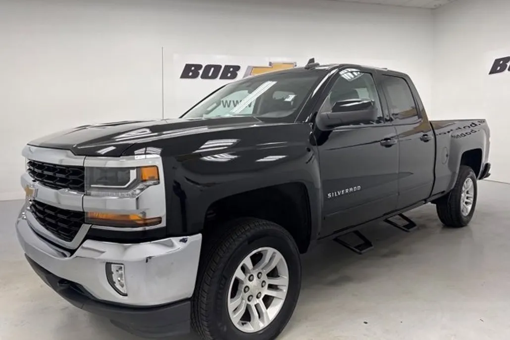 2019 Chevrolet Silverado LT photo 1