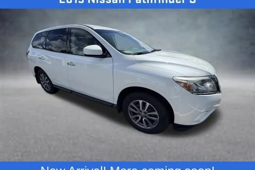 2015 Nissan Pathfinder S photo 1