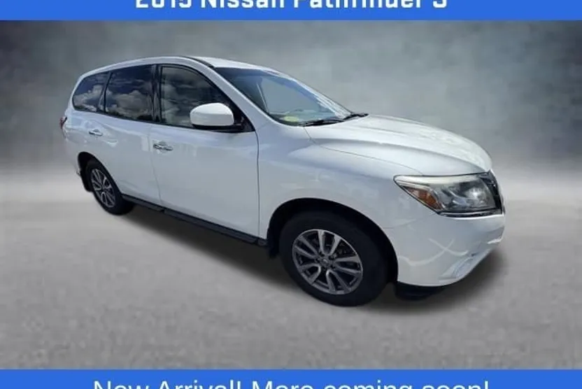 2015 Nissan Pathfinder S photo 1
