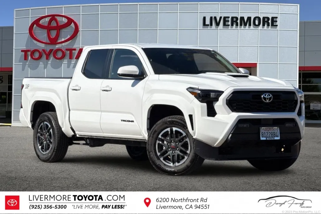 2024 Toyota Tacoma TRD Sport photo 1