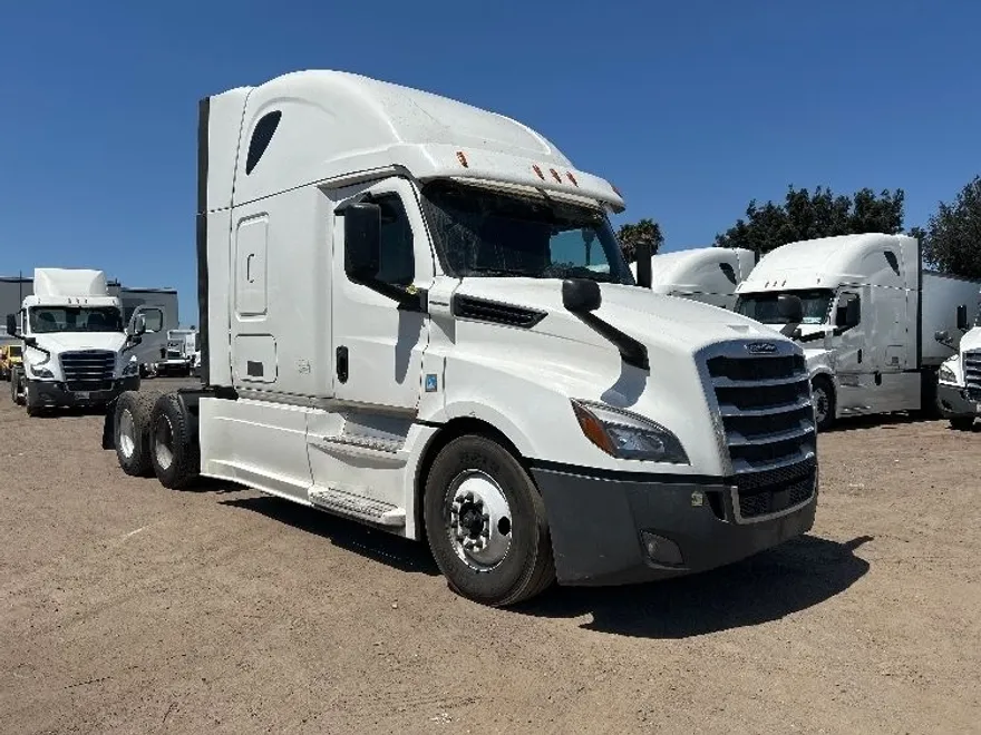 2020 Freightliner Cascadia 126" Sleeper Cab photo 1