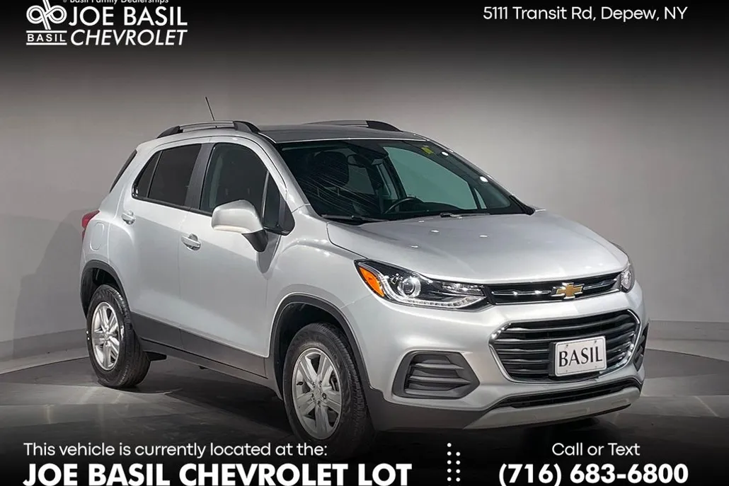 2022 Chevrolet Trax LT photo 1