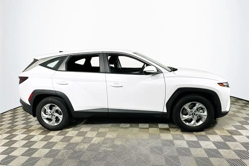 2022 Hyundai Tucson SE photo 1