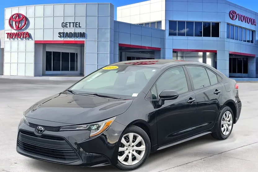2023 Toyota Corolla LE photo 1