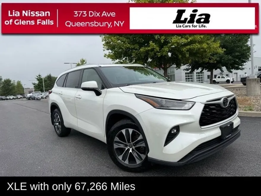 2021 Toyota Highlander XLE photo 1